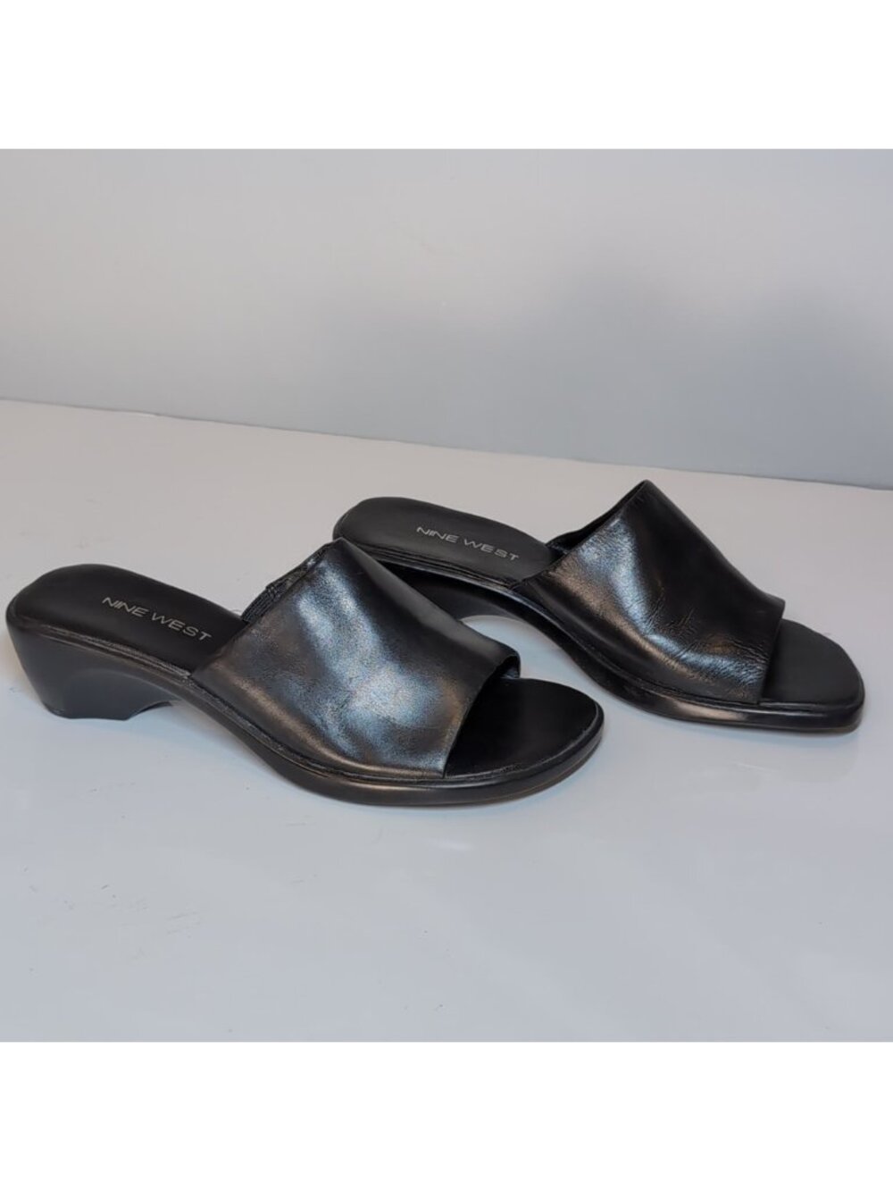 💠Nine West Grimace Black Leather Low Wedge Slide Sandals Womens Size 6 - Picture 4 of 11
